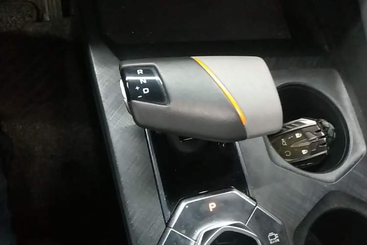 Used CHANGAN UNI-V 2022 1.5T Prestige Version Gear Lever