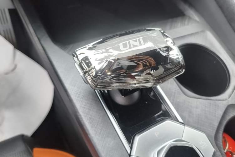 Used CHANGAN UNI-V 2022 2.0T Leading-Speed Edition Gear Lever