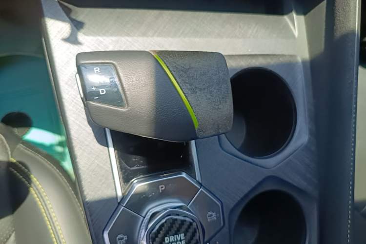 Used CHANGAN UNI-V 2022 1.5T Sport Edition Gear Lever