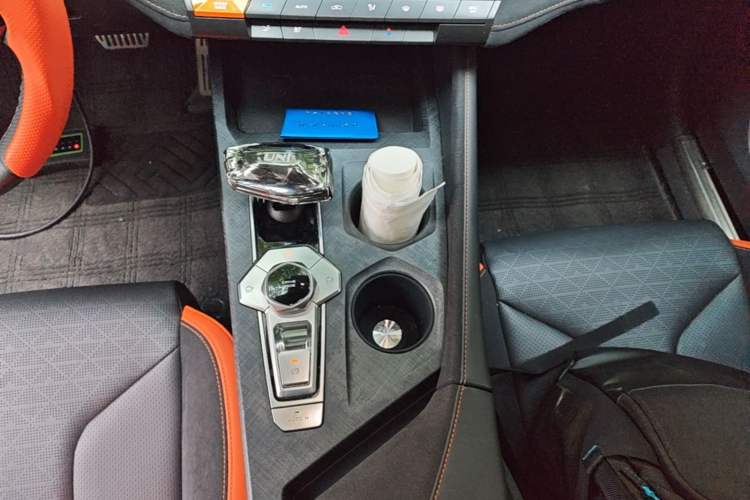 Used CHANGAN UNI-V 2022 2.0T Leading-Speed Edition Gear Lever
