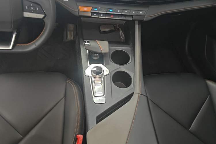 Used CHANGAN UNI-V 2022 1.5T Prestige Version Gear Lever