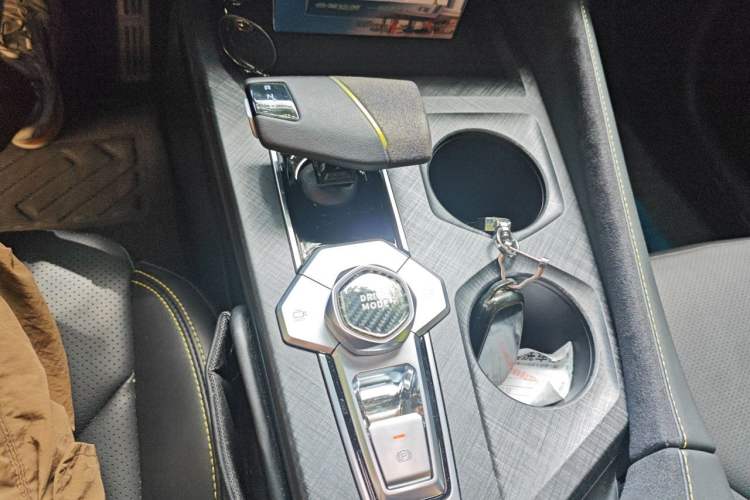 Used CHANGAN UNI-V 2022 1.5T Sport Edition Gear Lever