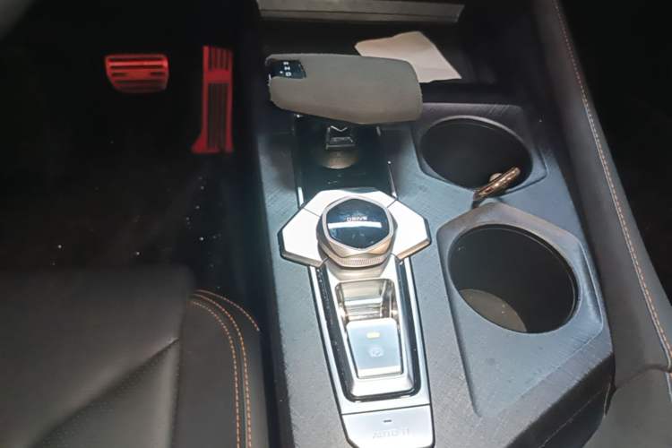 Used CHANGAN UNI-V 2022 2.0T Sporty Version Gear Lever