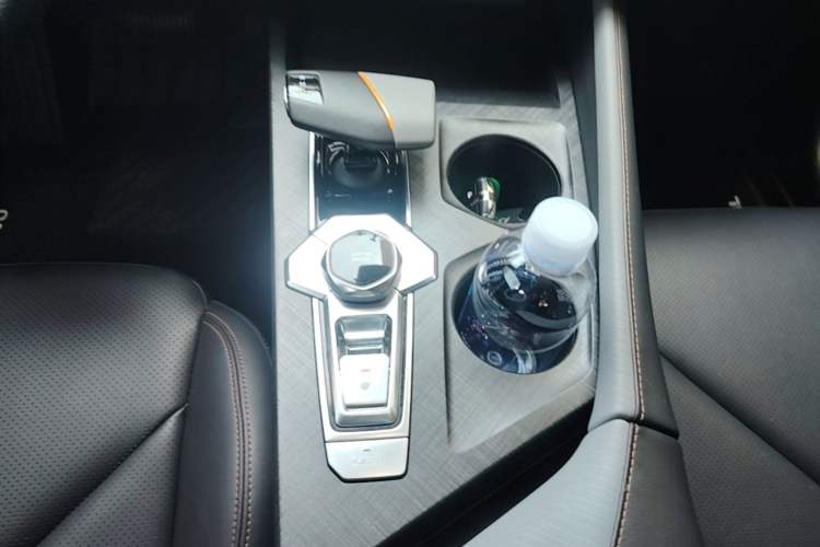 Used CHANGAN UNI-V 2022 1.5T Prestige Version Gear Lever