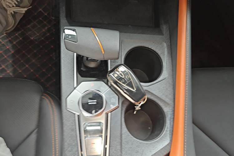 Used CHANGAN UNI-V 2022 1.5T Prestige Version Gear Lever