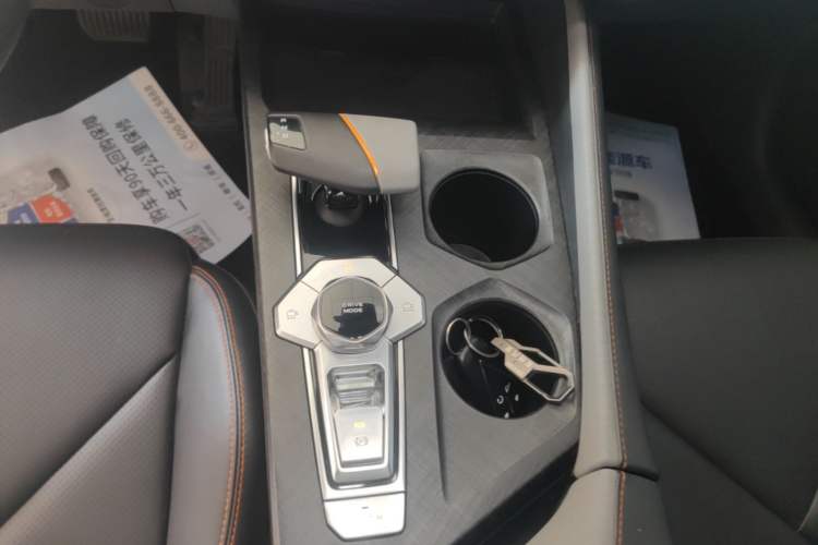 Used CHANGAN UNI-V 2022 1.5T Prestige Version Gear Lever