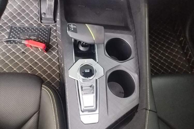 Used CHANGAN UNI-V 2022 1.5T Sport Edition Gear Lever