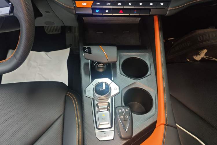 Used CHANGAN UNI-V 2022 1.5T Prestige Version Gear Lever