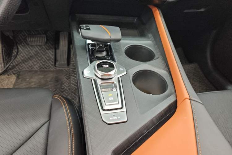 Used CHANGAN UNI-V 2022 1.5T Smart Navigation Version Gear Lever