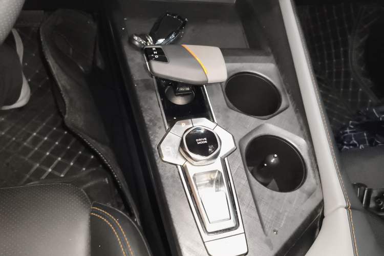 Used CHANGAN UNI-V 2022 1.5T Smart Navigation Version Gear Lever