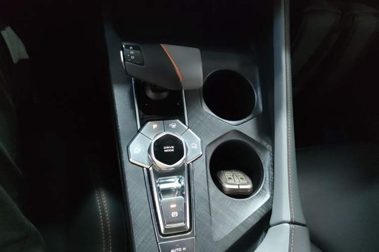 Used CHANGAN UNI-V 2022 1.5T Smart Navigation Version Gear Lever