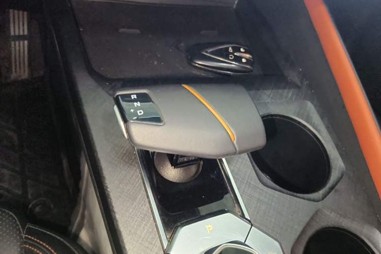 Used CHANGAN UNI-V 2022 1.5T Prestige Version Gear Lever
