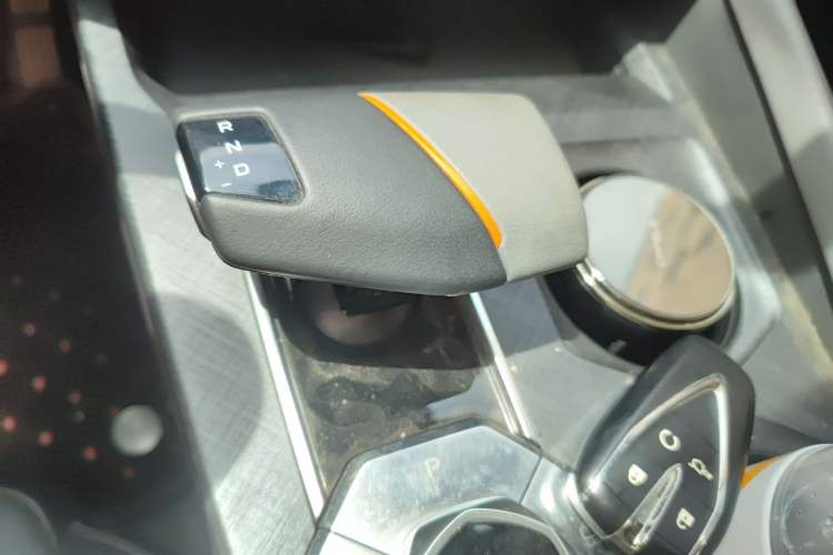 Used CHANGAN UNI-V 2022 1.5T Prestige Version Gear Lever
