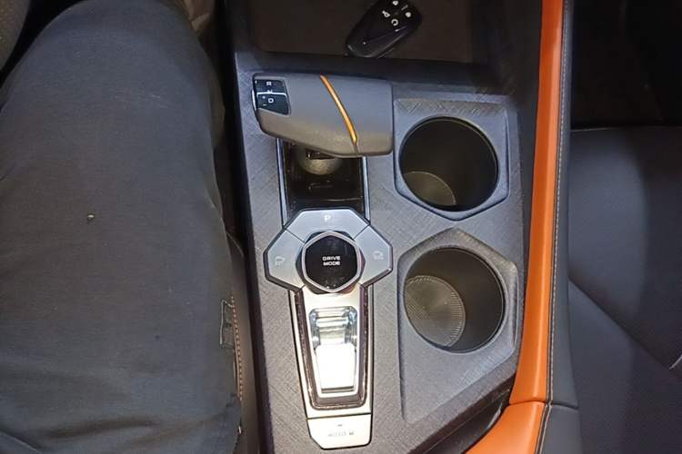 Used CHANGAN UNI-V 2022 1.5T Prestige Version Gear Lever