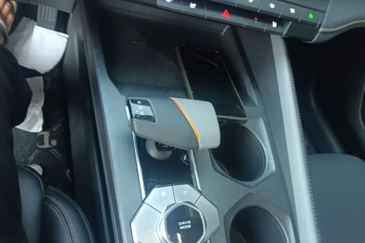Used CHANGAN UNI-V 2022 1.5T Smart Navigation Version Gear Lever