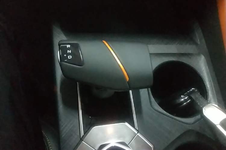 Used CHANGAN UNI-V 2022 1.5T Prestige Version Gear Lever