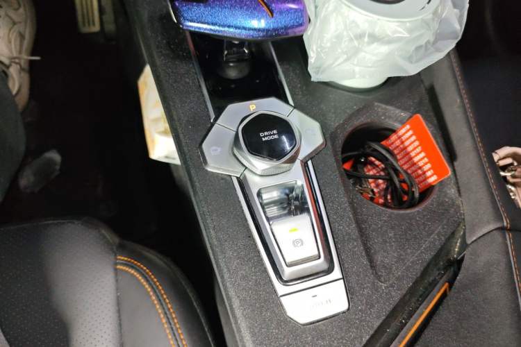 Used CHANGAN UNI-V 2022 1.5T Sport Edition Gear Lever