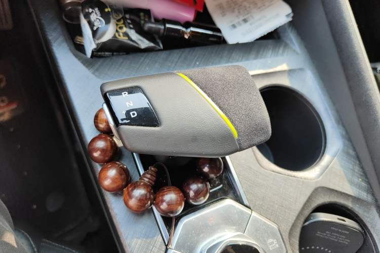 Used CHANGAN UNI-V 2022 1.5T Sport Edition Gear Lever