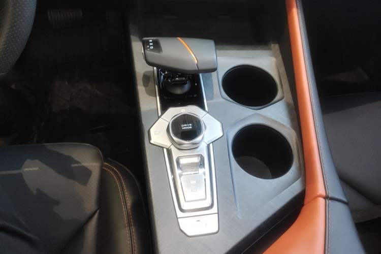 Used CHANGAN UNI-V 2022 1.5T Prestige Version Gear Lever