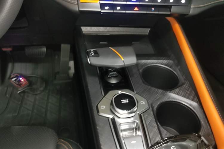 Used CHANGAN UNI-V 2022 1.5T Prestige Version Gear Lever