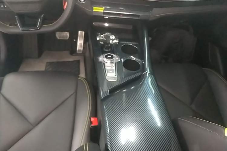 Used CHANGAN UNI-V 2022 1.5T Sport Edition Gear Lever