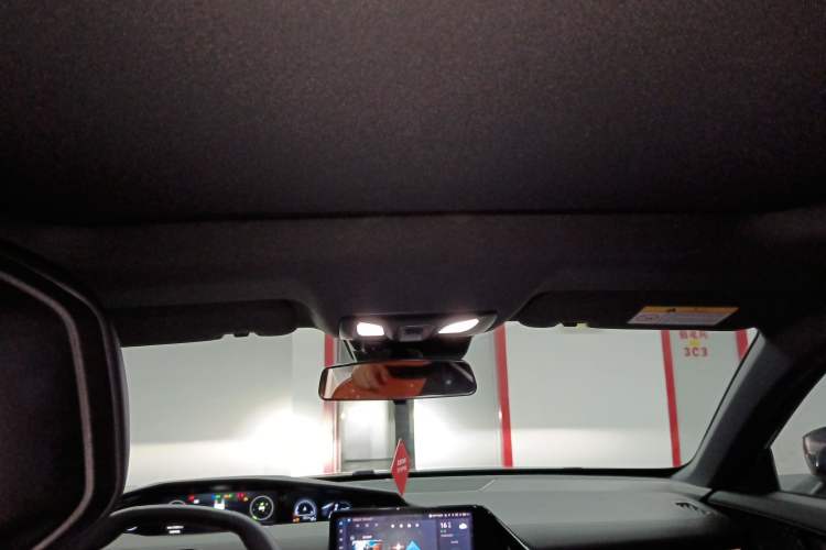 Used CHANGAN UNI-V 2022 1.5T Prestige Version Headliner