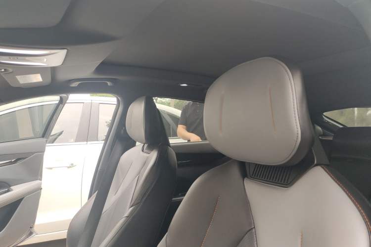 Used CHANGAN UNI-V 2022 1.5T Prestige Version Headliner