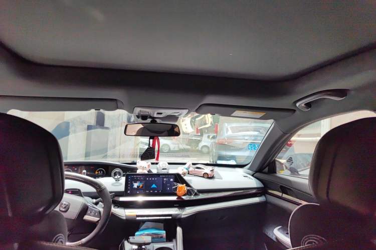 Used CHANGAN UNI-V 2022 1.5T Prestige Version Headliner