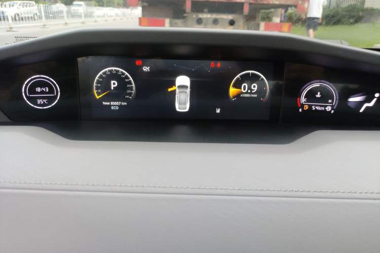 Used CHANGAN UNI-V 2022 1.5T Smart Navigation Version Instrument Cluster