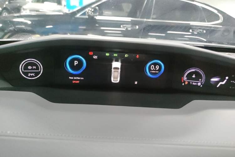 Used CHANGAN UNI-V 2022 1.5T Smart Navigation Version Instrument Cluster