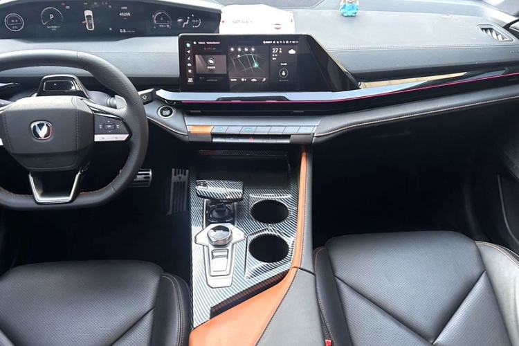 Used CHANGAN UNI-V 2022 1.5T Prestige Version Interior 1