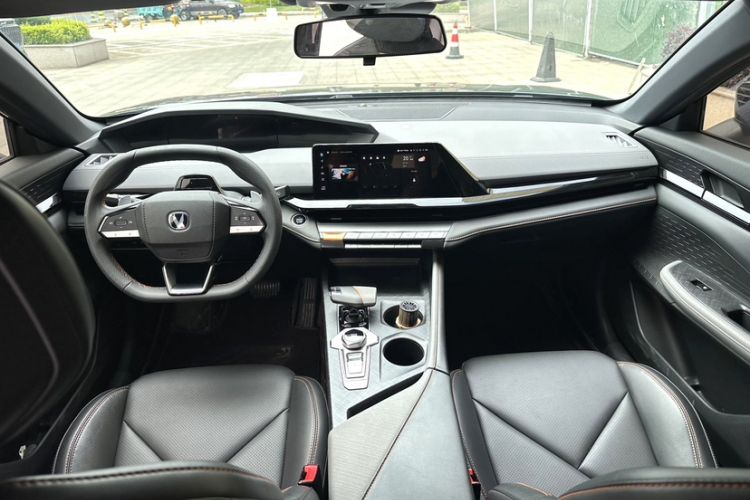 Used CHANGAN UNI-V 2022 1.5T Prestige Version Interior 1