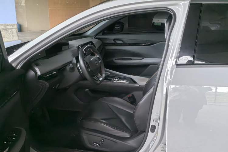Used CHANGAN UNI-V 2022 1.5T Prestige Version Interior 1