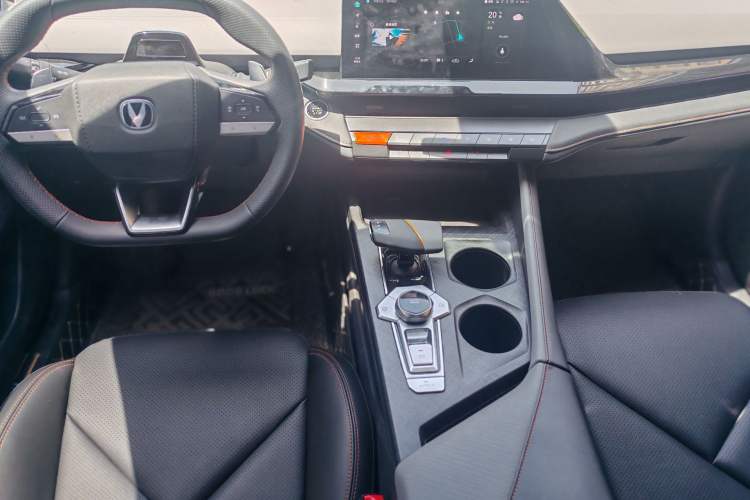 Used CHANGAN UNI-V 2022 1.5T Prestige Version Interior 1