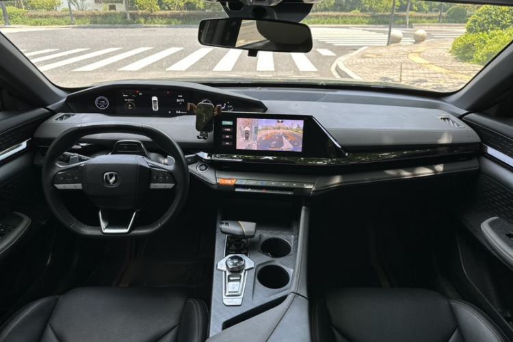 Used CHANGAN UNI-V 2022 1.5T Prestige Version Interior 1