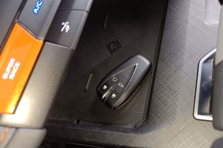 Used CHANGAN UNI-V 2022 1.5T Prestige Version Interior 1