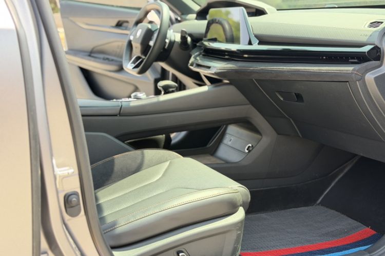 Used CHANGAN UNI-V 2022 2.0T Sporty Version Interior 1