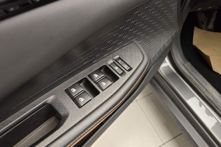 Used CHANGAN UNI-V 2022 1.5T Smart Navigation Version Interior 10