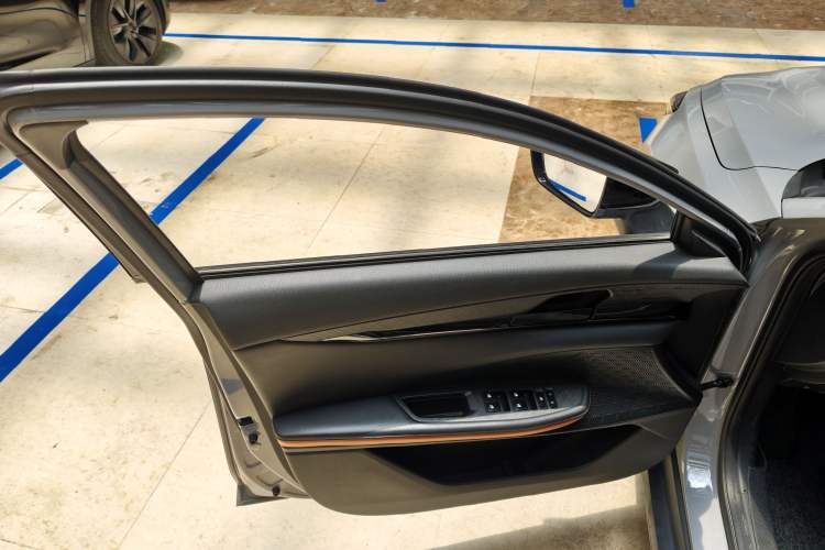 Used CHANGAN UNI-V 2022 1.5T Prestige Version Interior 11