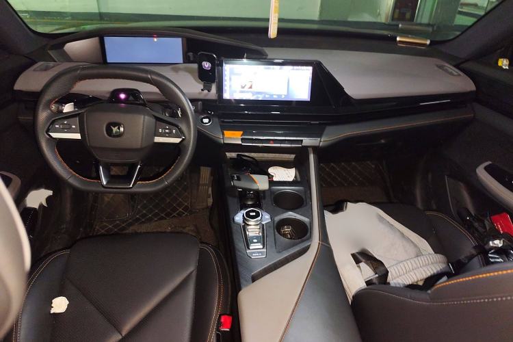 Used CHANGAN UNI-V 2022 1.5T Prestige Version Interior 2