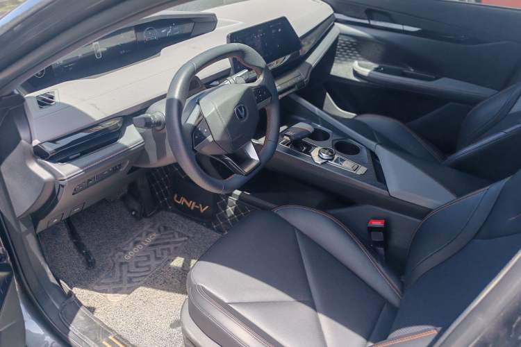 Used CHANGAN UNI-V 2022 1.5T Prestige Version Interior 2