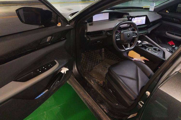 Used CHANGAN UNI-V 2022 1.5T Prestige Version Interior 3