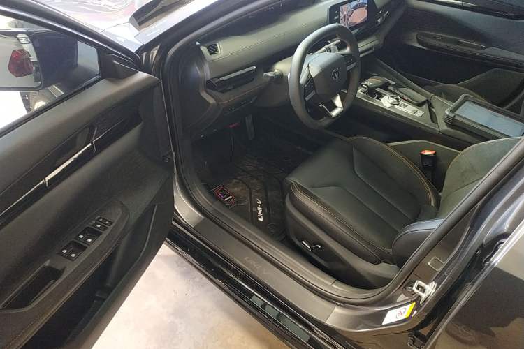 Used CHANGAN UNI-V 2022 2.0T Sporty Version Interior 3