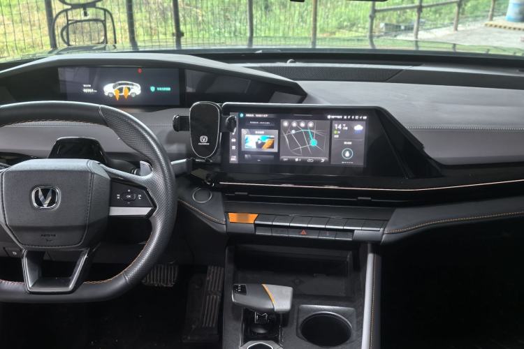 Used CHANGAN UNI-V 2022 1.5T Prestige Version Interior 3