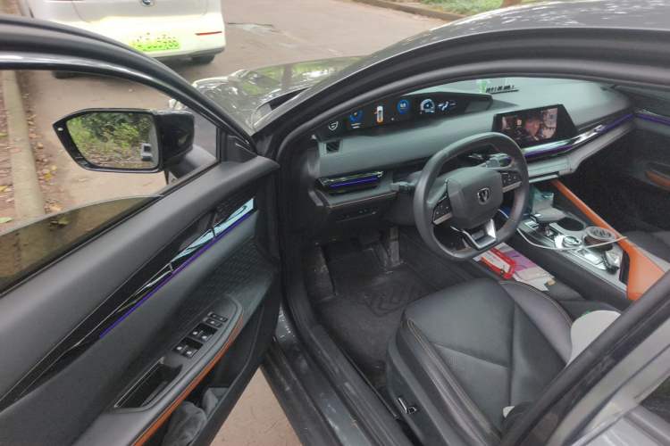 Used CHANGAN UNI-V 2022 1.5T Prestige Version Interior 3