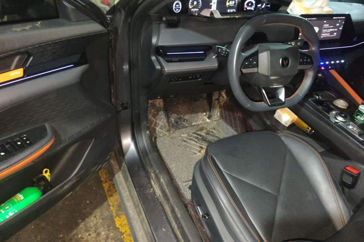 Used CHANGAN UNI-V 2022 1.5T Prestige Version Interior 3