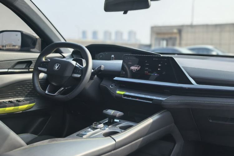Used CHANGAN UNI-V 2022 1.5T Sport Edition Interior 3