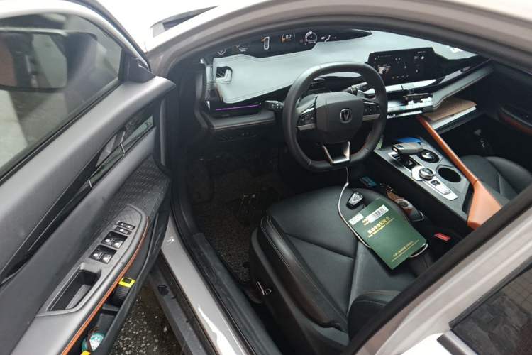 Used CHANGAN UNI-V 2022 1.5T Prestige Version Interior 3