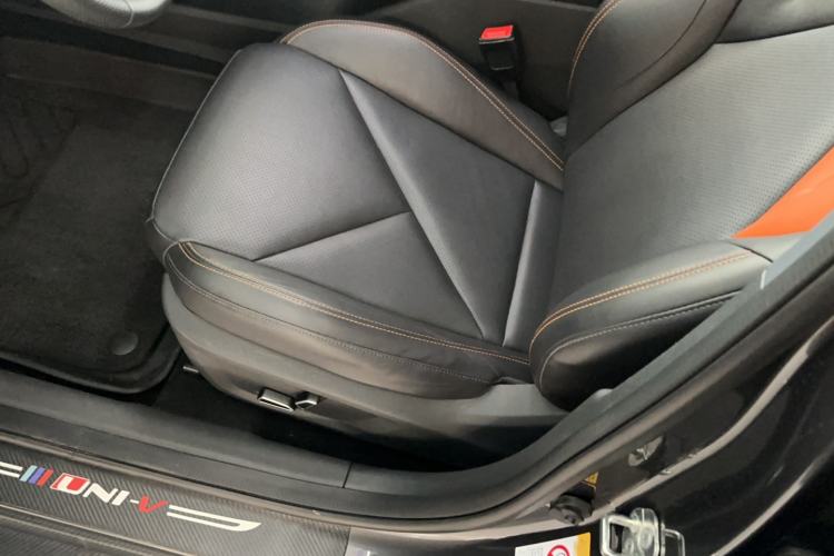Used CHANGAN UNI-V 2022 1.5T Prestige Version Interior 4