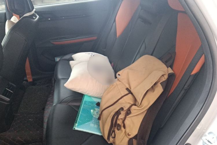 Used CHANGAN UNI-V 2022 1.5T Prestige Version Interior 4